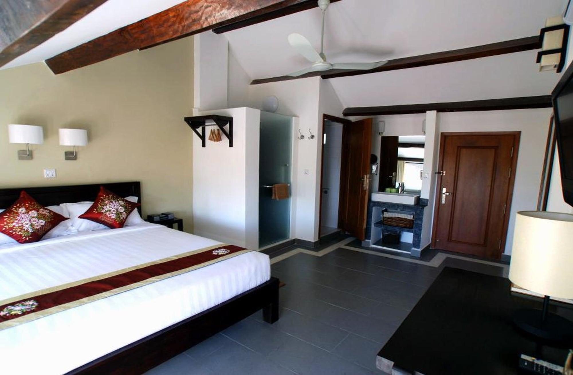 The Columns Otel Kampot Dış mekan fotoğraf